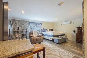 1 غرفة نوم ومكواة/لوح �كي وواي فاي وملاءات أسرّة