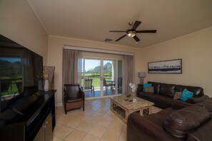 Smart-TV, peis, DVD-spiller og stereoanlegg