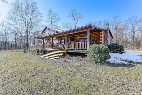 Cozy Mount Union Cabin w/ Fire Pit & River Access
