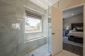 4 bedrooms, iron/ironing board, free WiFi, bed sheets - Dos Palmas - Gilbert Poolside Retreat (Gilbert)