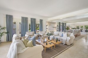 Interior - Caleton Estates 52: Elegant golf/ocean view villa w/ big pool, staff & golf cart (Punta Cana)
