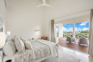 5 室のベッドルーム、デスク、アイロン / アイロン台、旅行用ベビーベッド