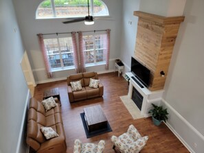 Living area - Augusta Masters Rental - 5 Bedroom / 3.5 Bath in Evans! (Evans)