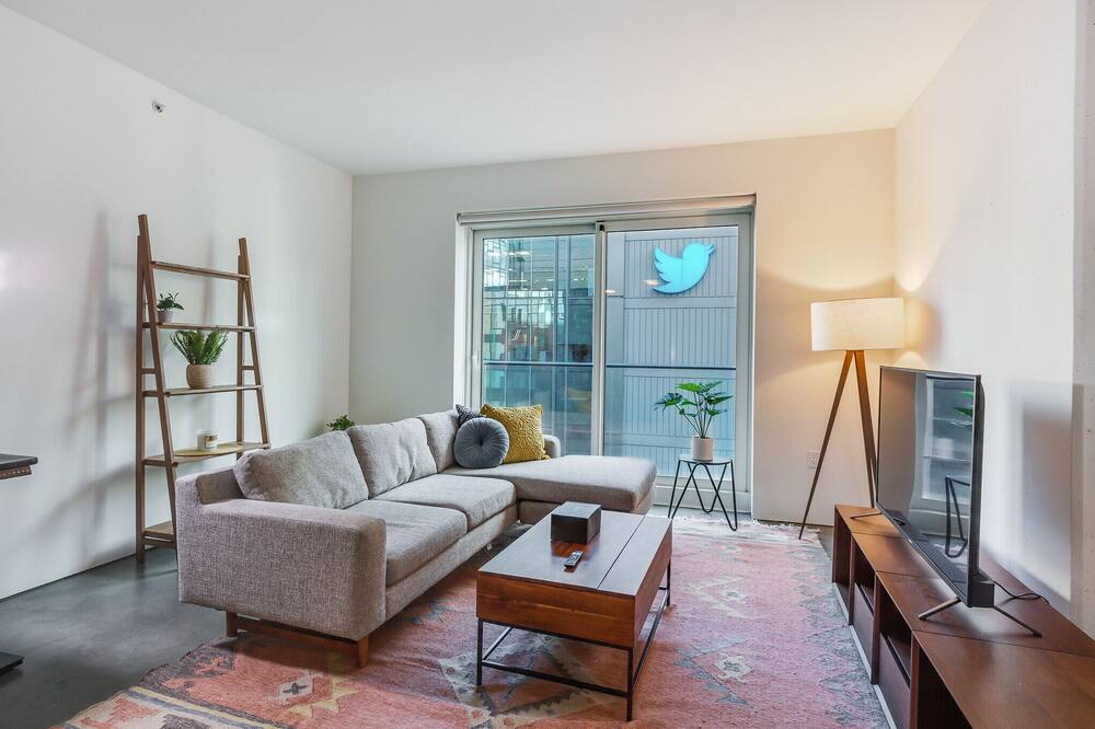 SoMa 1 BR w\/ Office by Anyplace - 10489