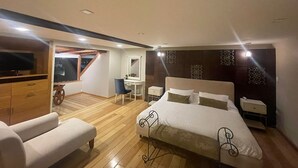 Deluxe Studio Suite | Bathroom - Hotel Ensueños (Cuenca)