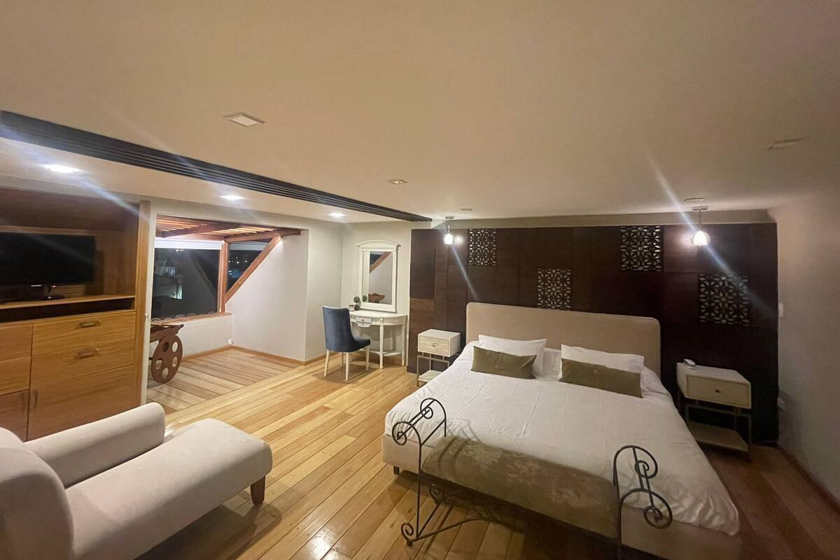Deluxe Studio Suite | Bathroom
