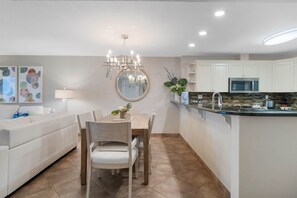 Dining - Direct Oceanfront with private balcony and beautiful views! (New Smyrna Beach)