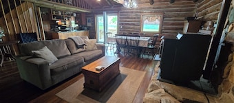 Cozy Country Cabin near Canandaigua-HOT TUB-Beautiful Sunsets-Close to CMAC