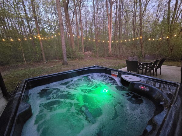 Outdoor dining - Cozy Country Cabin near Canandaigua-Hot Tub-Scenic Views-Wine Trail Convenience (Rushville)