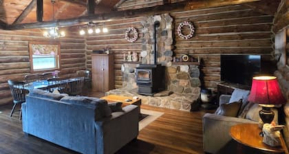 Cozy Country Cabin near Canandaigua-Hot Tub-Scenic Views-Wine Trail Convenience