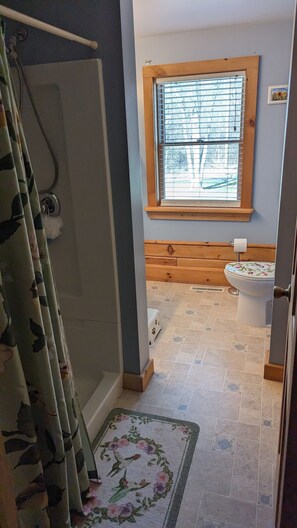 Shower, hair dryer, towels, soap - Private Cabin Home, lots of room!  (Grand Island)
