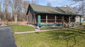 Exterior - Private Cabin Home, lots of room! (Grand Island)