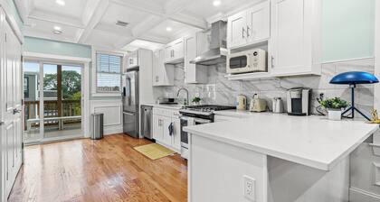 Cozy & Modern 3-bedroom 2- Bath Apartment 2 Min Walk to T