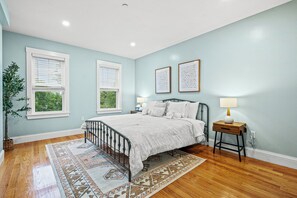 3 bedrooms, in-room safe, iron/ironing board, free WiFi