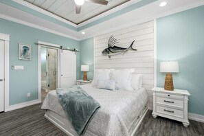 3 bedrooms, WiFi, bed sheets - Cozy 3-bedroom house, sleeps 12. Steps to the beach with large entertaining area (Bolivar Peninsula)