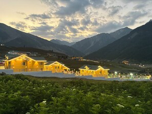 Front of property – evening/night - Arco Hotels & Resorts Sonamarg (Gund)