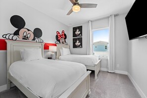 3 bedrooms, iron/ironing board, WiFi, bed sheets - Townhome with Screened Patio, Games Area, Close to Pool (Kissimmee)