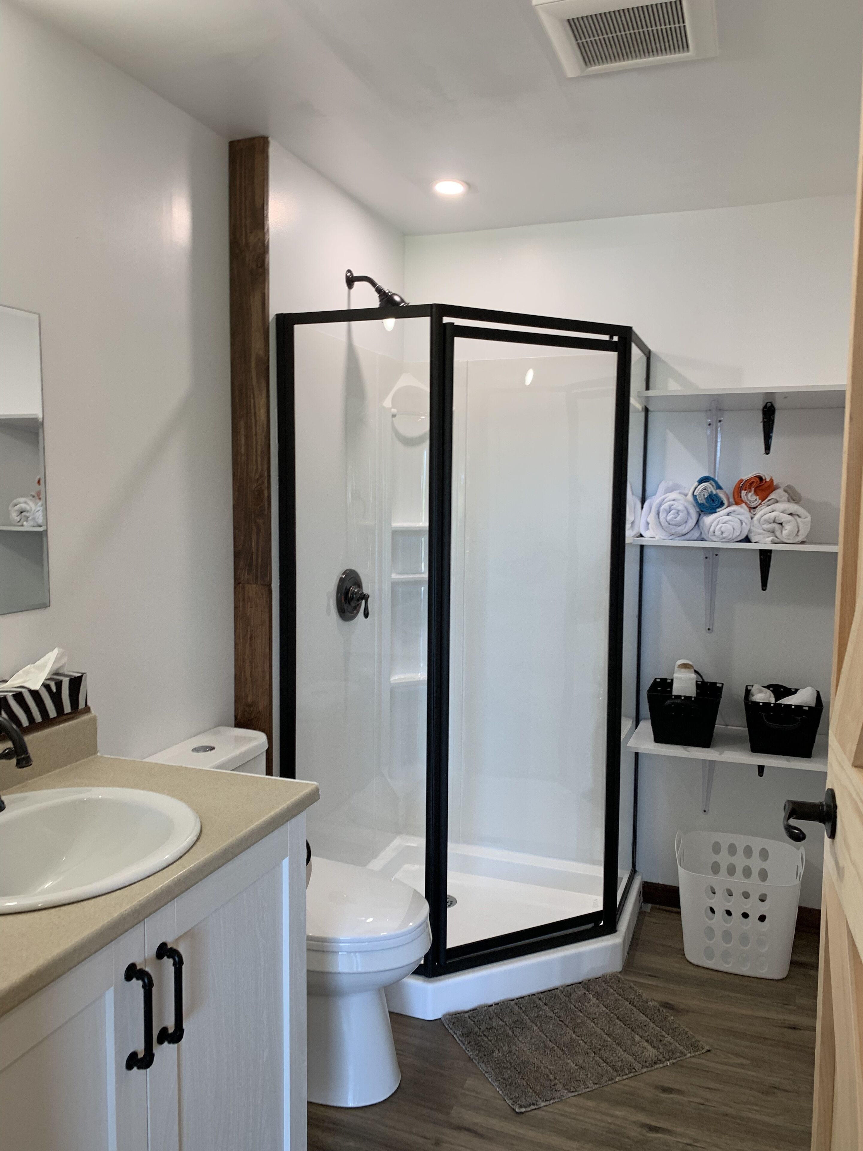 Dusche, Haartrockner, Handtücher, Seife