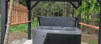 Adventure Cabin too!
Cosy cabin on lake edge