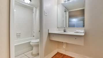 Basic Single Room | Bathroom