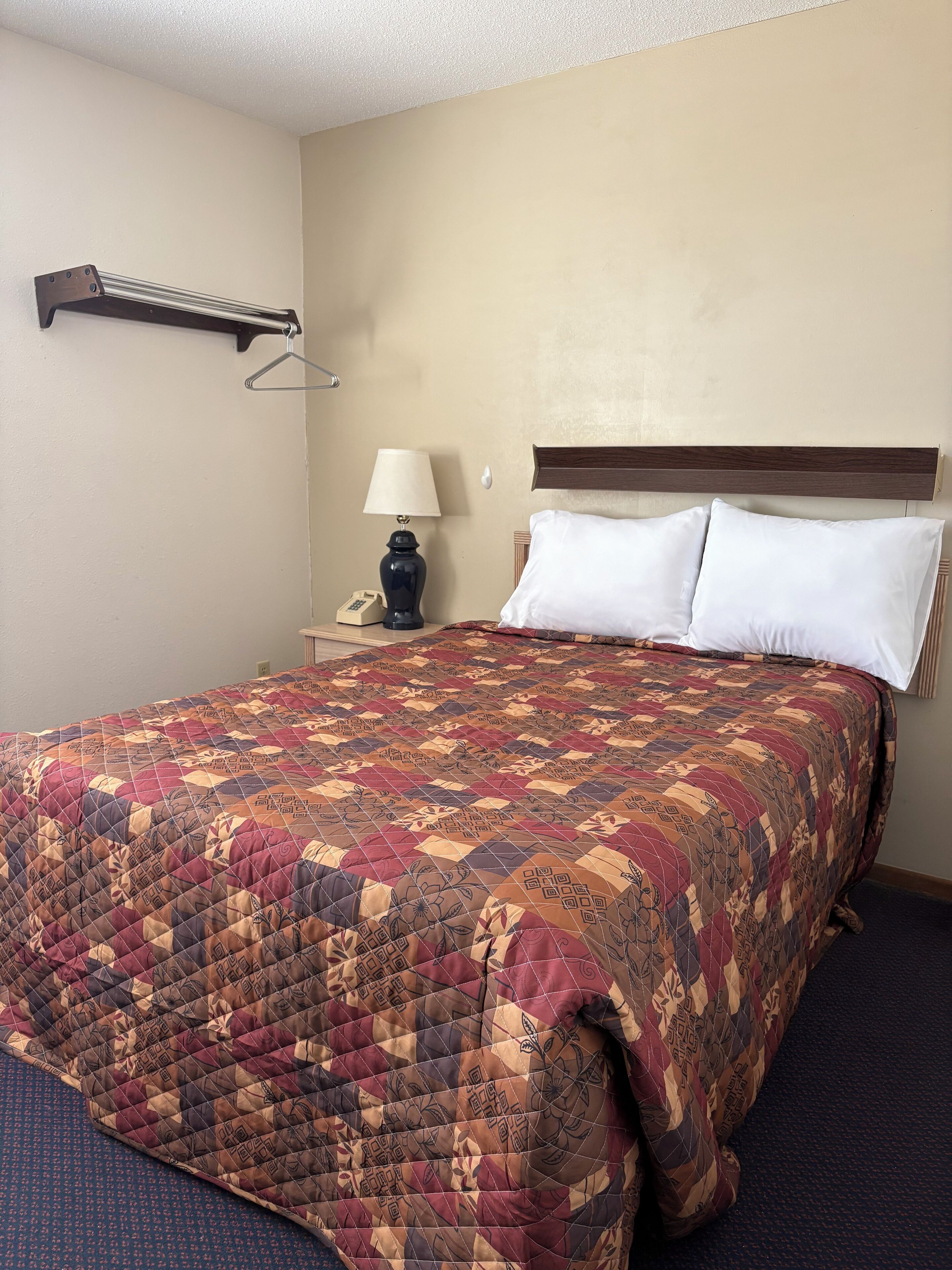 Basic Single Room | Living area