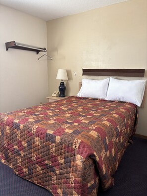 Basic Single Room | Living area - Drayton Inn (Drayton)