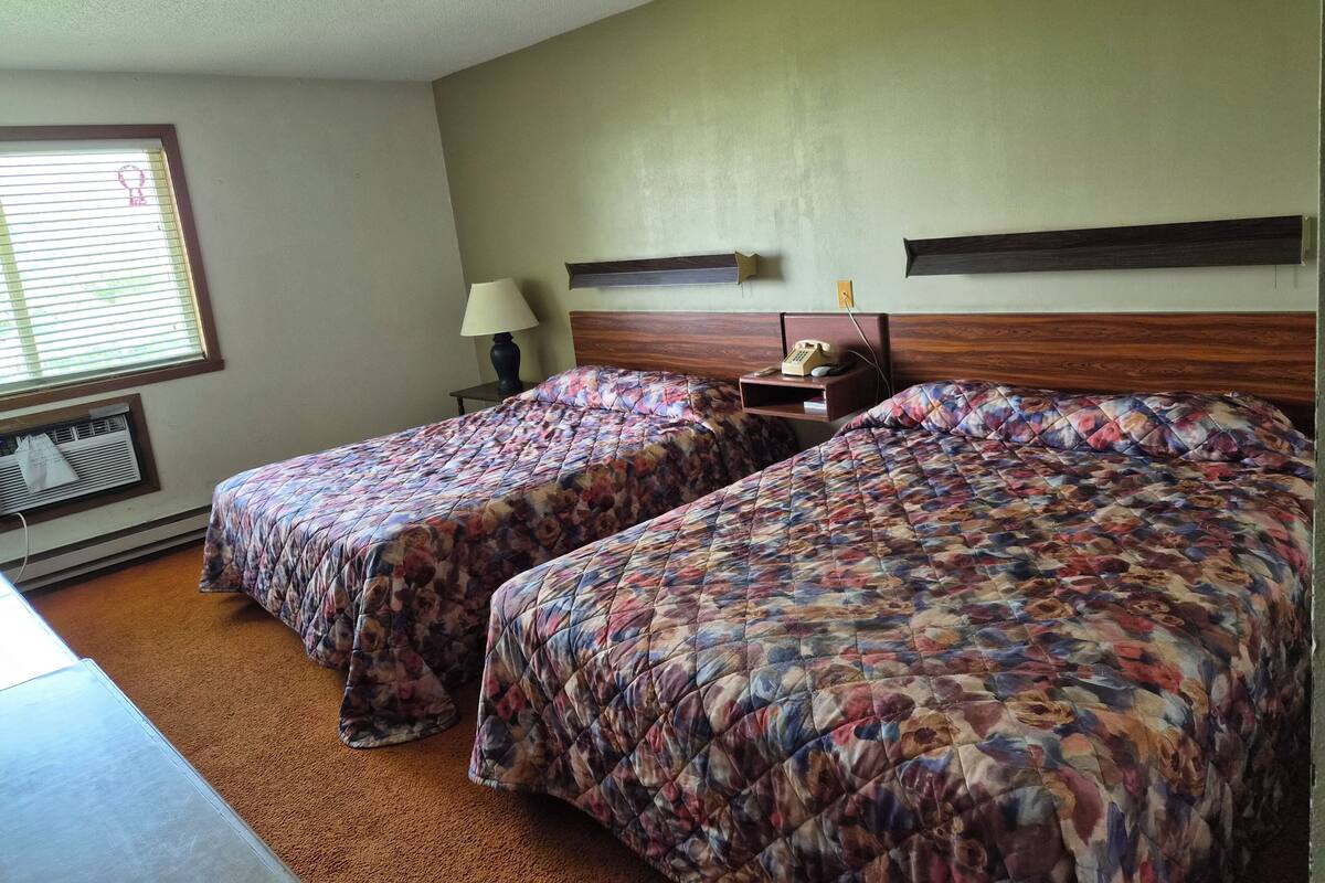 Basic Double Room | Iron/ironing board, WiFi (free)