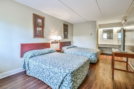 Basic Double Room. Economy Hotel Atlanta