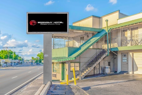 Fachada del alojamiento. Economy Hotel Covington