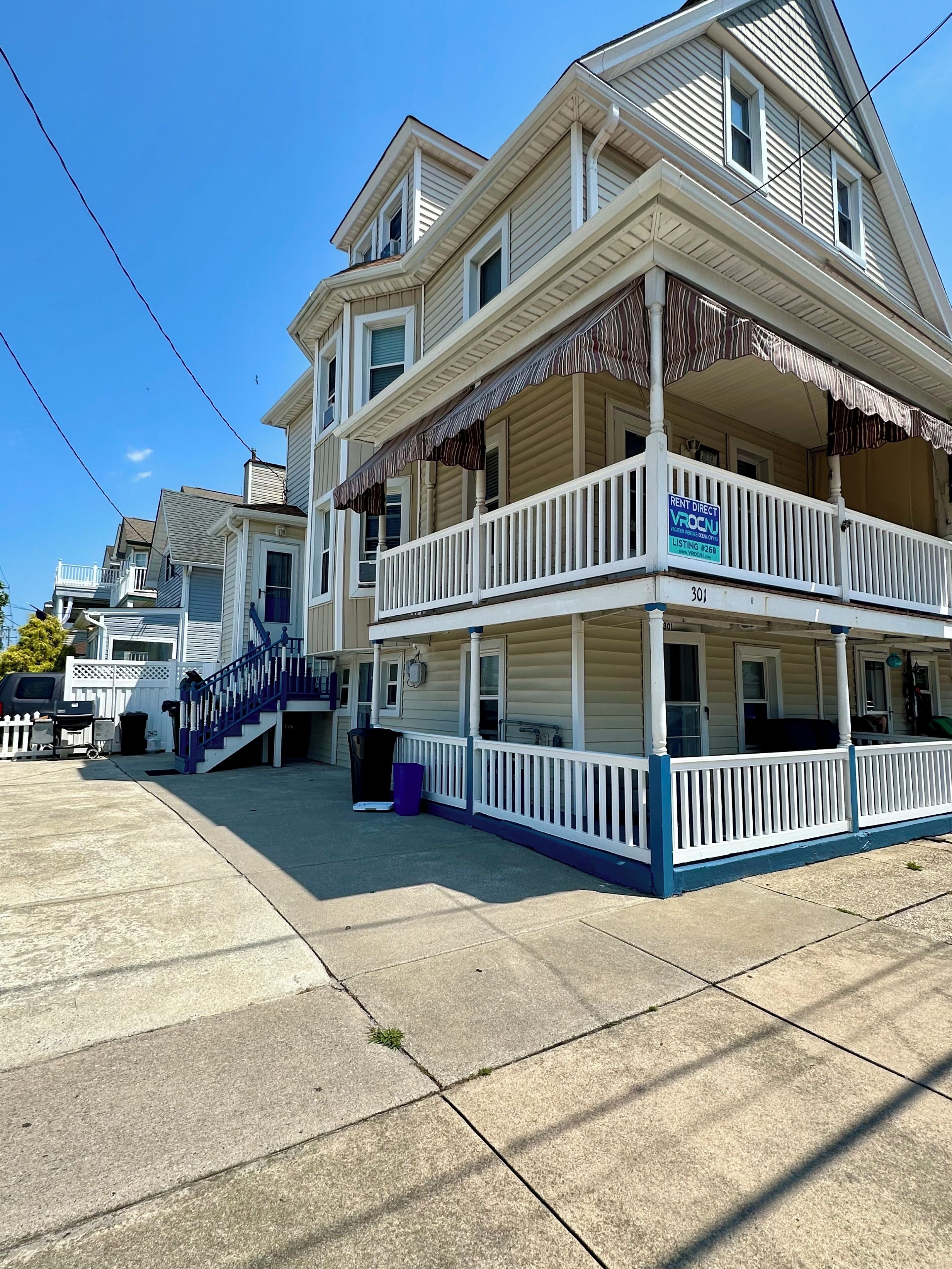 Downtown Ocean City townhouse, 4 blocks from beach, sleeps 11, linens provided