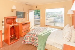 Basic Single Room | Living area - Economy Hotel Okmulgee  (Okmulgee)