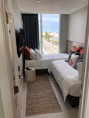 2 bedrooms, desk, iron/ironing board, free WiFi - Beach Front Penthouse Riley's Retreat Island Inn (Treasure Island)