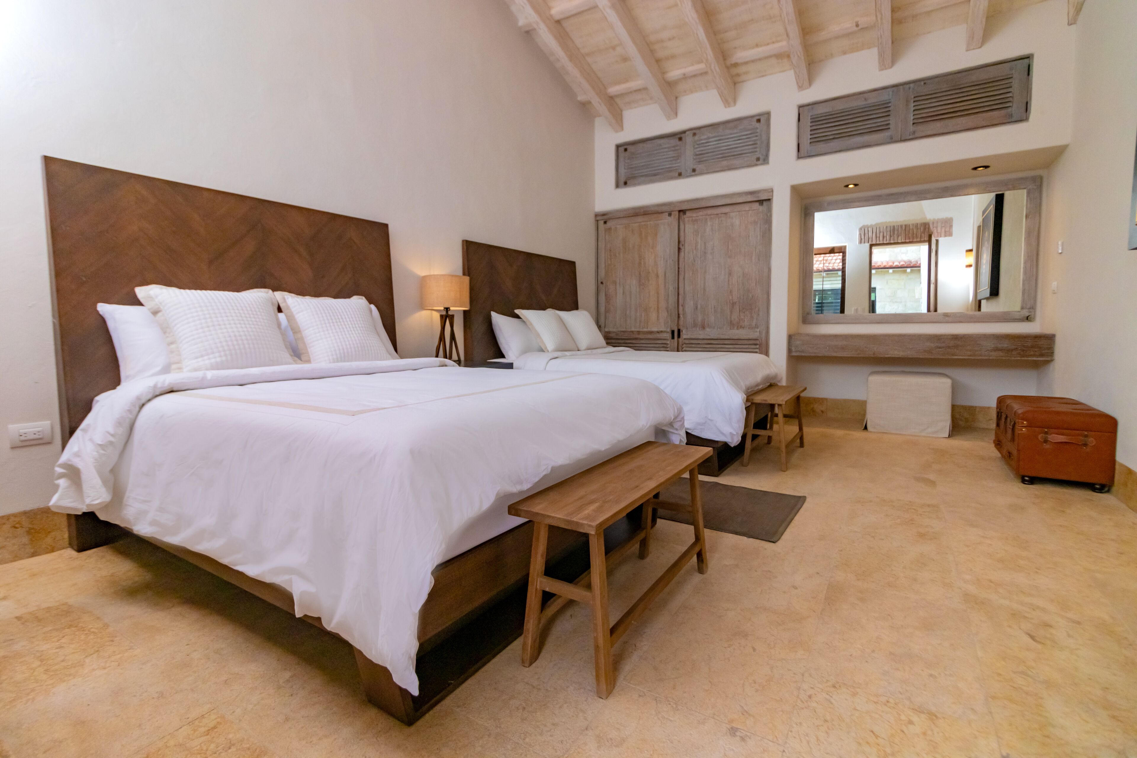 Villa | Ropa de cama de alta calidad, edredón y escritorio 