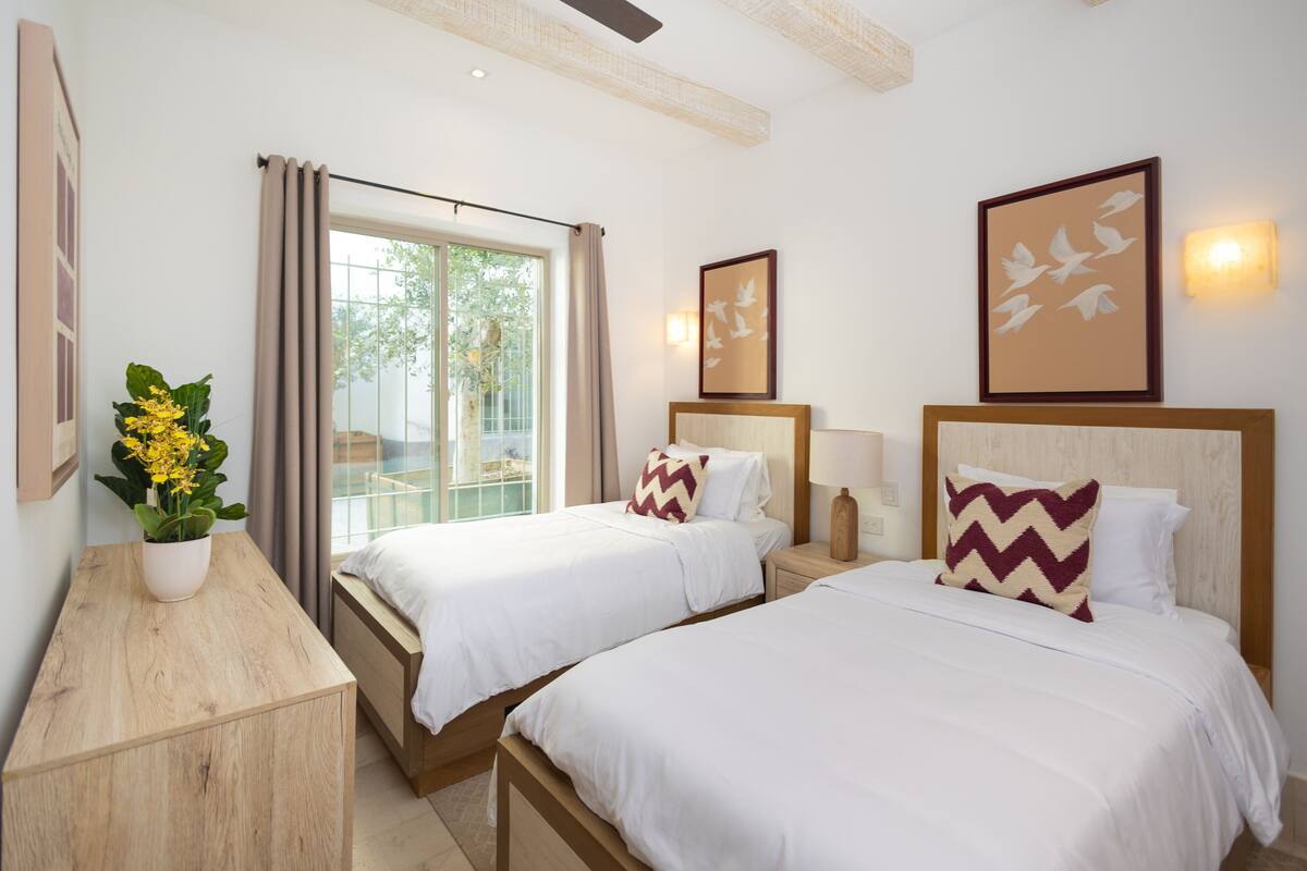 บ้านพัก | เครื่องนอนระดับพรีเมียม, ผ้านวมขนเป็ด, โต๊ะทำงาน