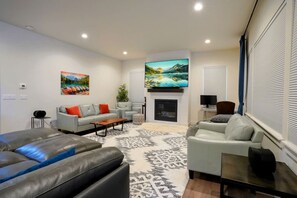 Smart-TV, peis, videospill og stereoanlegg