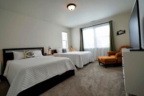 4 Schlafzimmer, Schreibtisch, BĂŒgeleisen/BĂŒgelbrett, Reisekinderbett