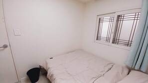 Dobbeltrom – comfort | Skrivebord, skrivebord for bærbar PC og wi-fi (inkludert)