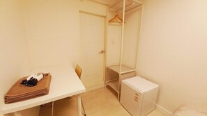 Økonomi-dobbeltrom | Skrivebord, skrivebord for bærbar PC og wi-fi (inkludert)