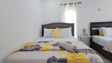 4 bedrooms, iron/ironing board, WiFi, bed sheets