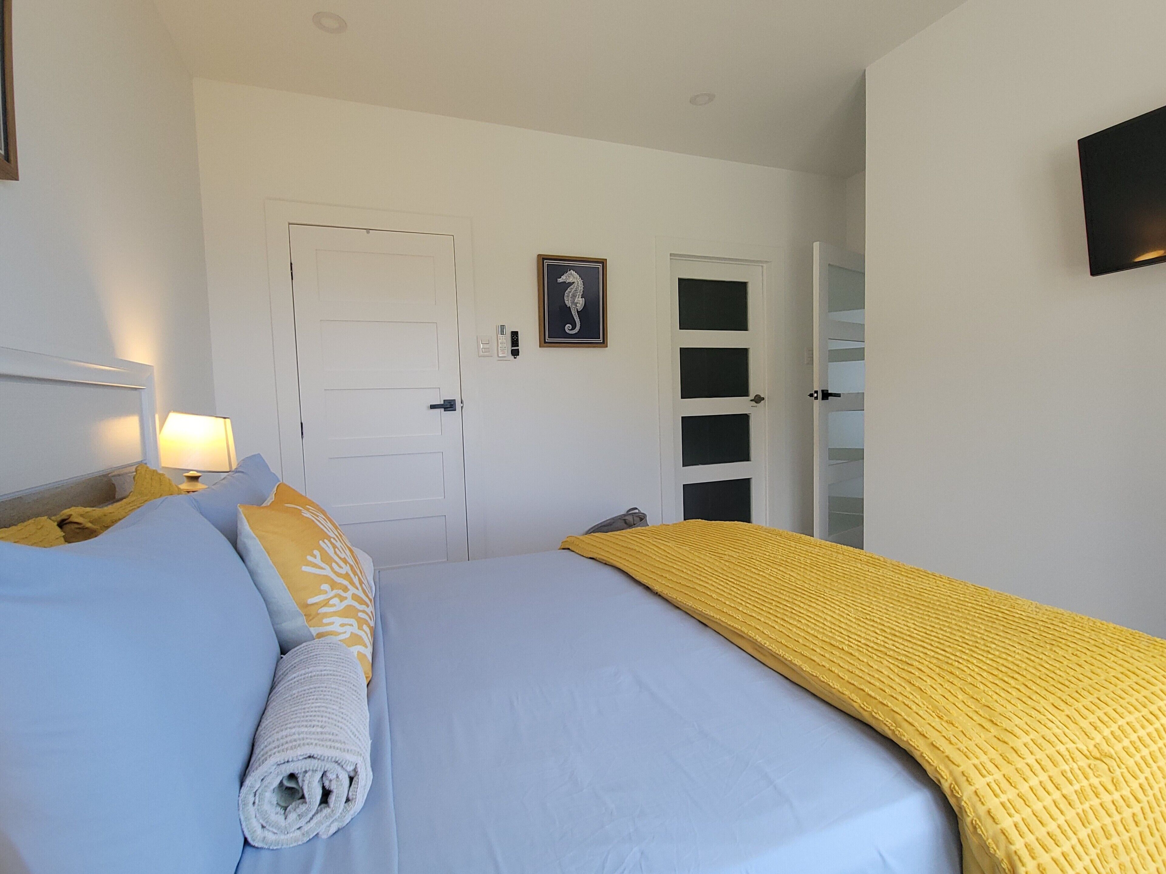4 bedrooms, iron/ironing board, WiFi, bed sheets