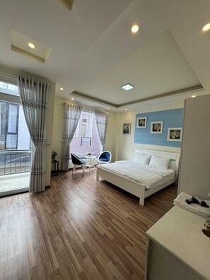 Desk, free WiFi - Sunny House (Da Lat)