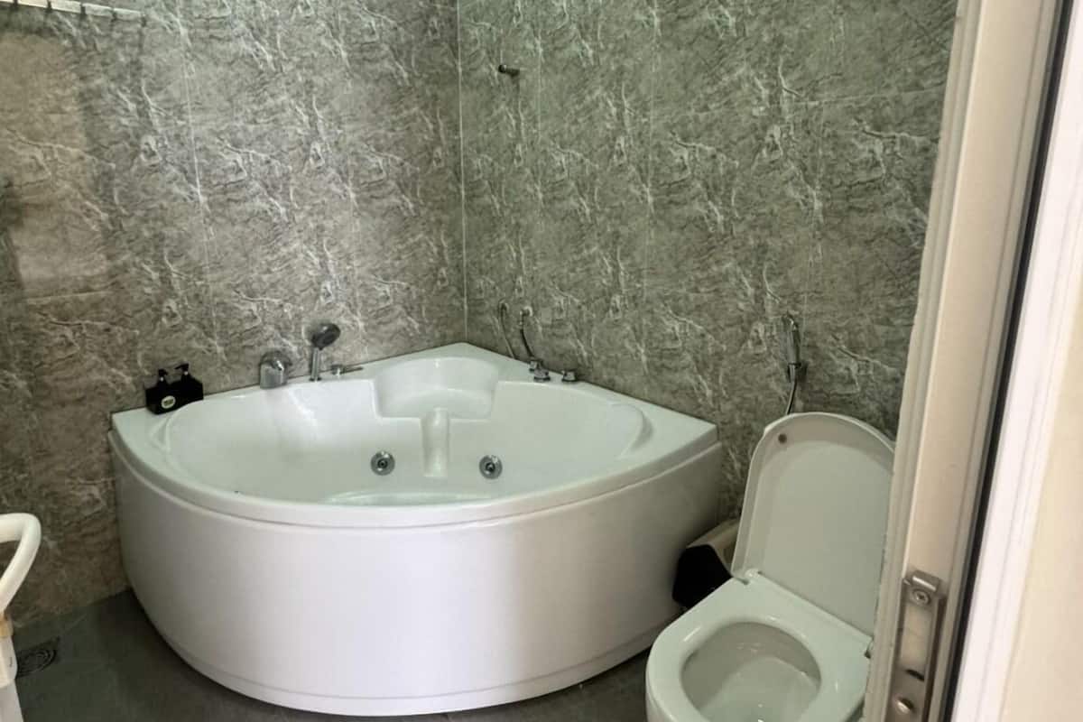 Deluxe tweepersoonskamer | Badkamer