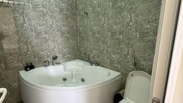 Deluxe Double Room | Bathroom