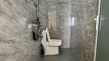 Economy Room, City View | Bathroom