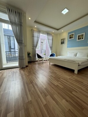 Desk, free WiFi - Sunny House (Da Lat)