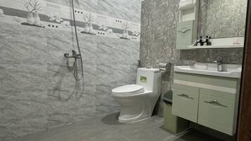 Deluxe Double Room | Bathroom