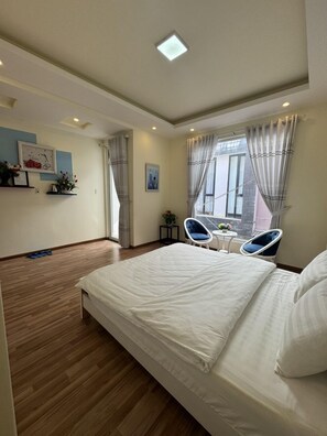 Economy-Zimmer, Stadtblick | Schreibtisch, kostenloses WLAN