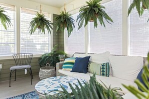 Smart TV, fireplace, video games, offices