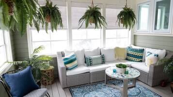 Smart TV, fireplace, video games, offices