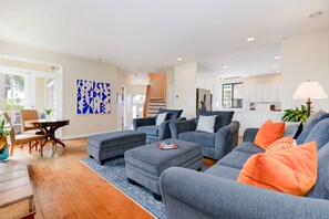 Una Smart TV, una chimenea